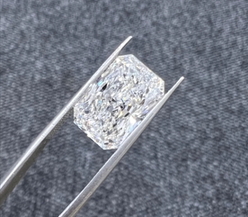 Бриллиант Лабораторный с огранкой Радиант, цвет E и чистотой VVS2