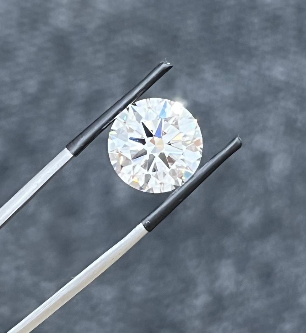 Lab-grown diamond, Round, Color E, Clarity VVS2