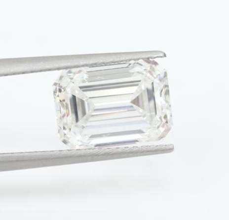 Бриллиант Лабораторный с огранкой Изумруд, цвет E и чистотой VS1