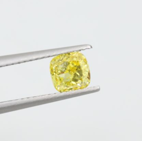 Loose calibrated diamonds, 5.50 mm * 5.50 mm, color Fancy Vivid Yellow,...