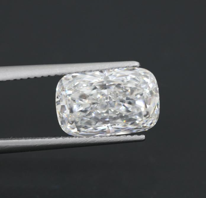 Diamante Laboratorio en forma de Cojín, color E y claridad VS1