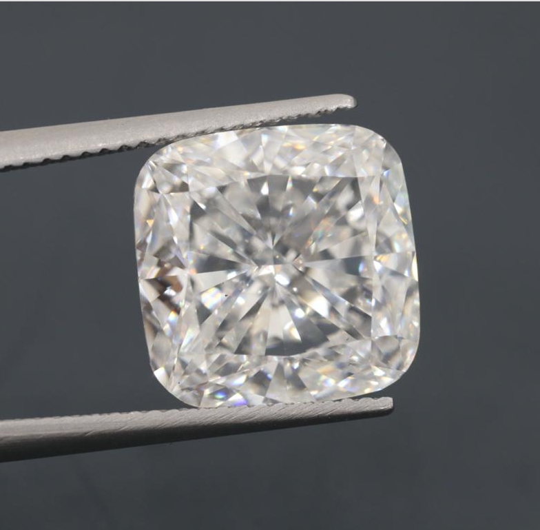 Diamante Laboratorio en forma de Cojín, color E y claridad VS1