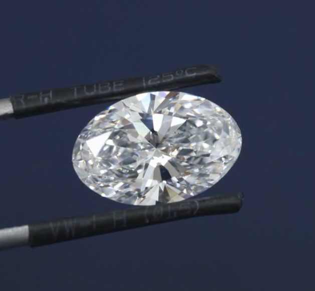 Diamante Laboratorio en forma de Óvalo, color E y claridad VS1