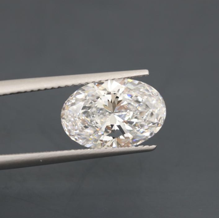 Diamond Lab-grown,  Oval, Color E, Clarity VS1
